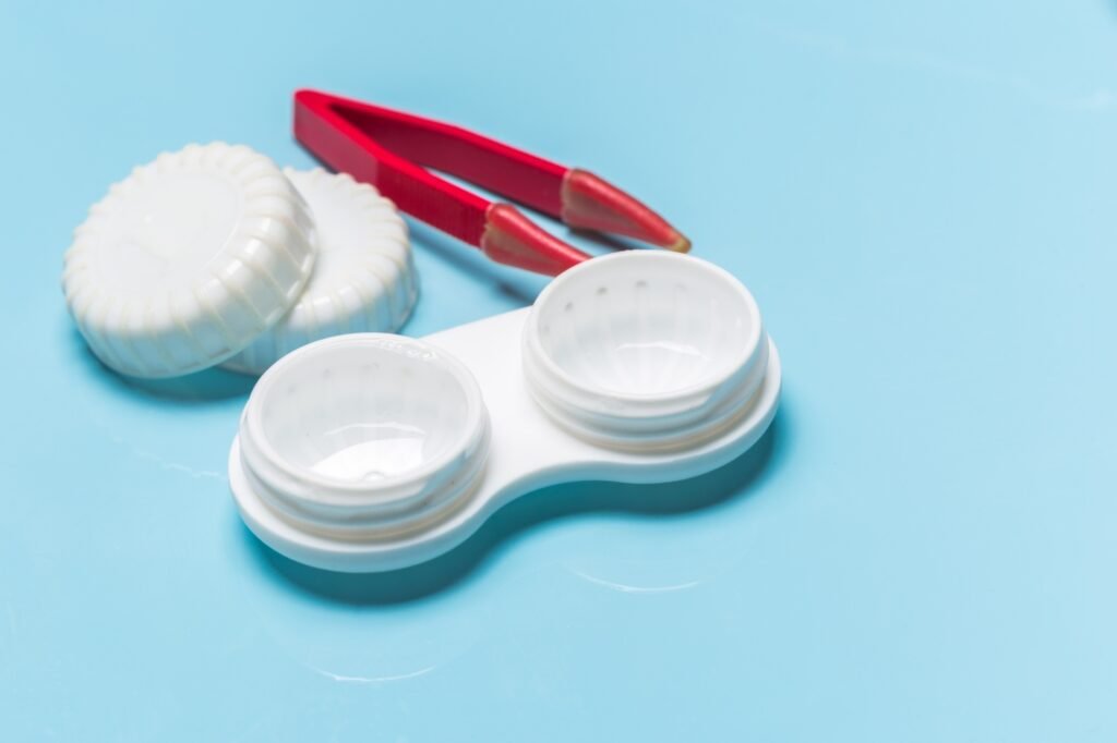 Cómo limpiar y mantener tus lentillas en 5 pasos (guía 2025)